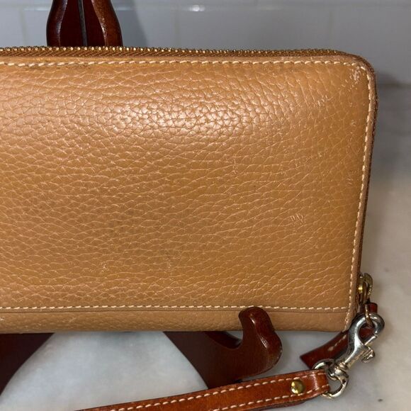 Dooney & Bourke Wallet Wristlet Pebbled Leather Full Zip Continental tan Wallet - Picture 6 of 16